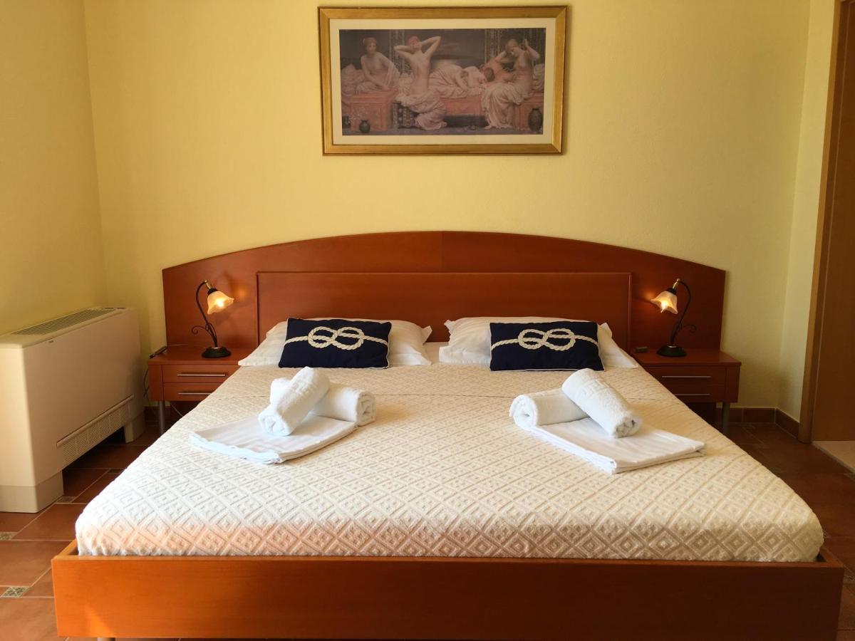 Apartments Villa Jadranka Adults Only Бол Экстерьер фото